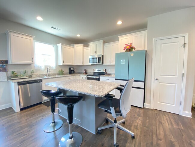 Foto del edificio - 5499 Rosser Pittman Rd