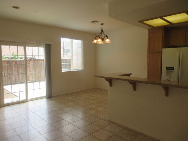 Foto del edificio - *Reduced* 3 bedroom, 2.5 bath townhome on Dronfield in Polk Village complex