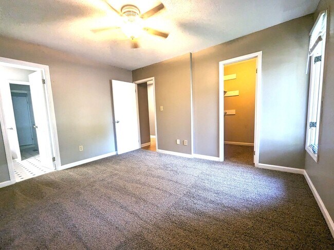 Foto del edificio - 9008 Mahogany Row SE