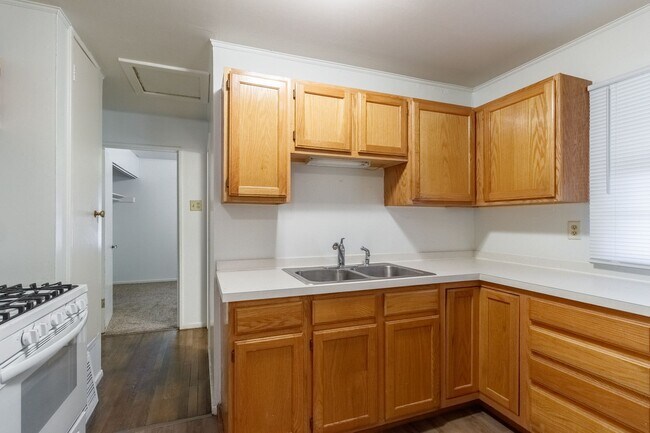 Foto del edificio - Cute 2 Bedroom Home New Luxury Vinyl Floor...