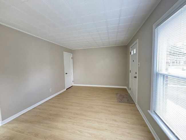 Foto del edificio - 23756 Brittany Ave