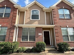 Building Photo - 1000 Spring Loop