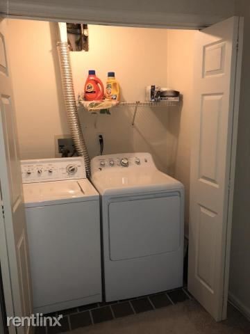 Building Photo - 1 br, 1 bath Duplex - 379 Manhattan St