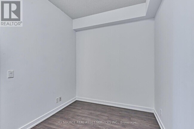Building Photo - 2220-2220 Lake Shore Blvd W