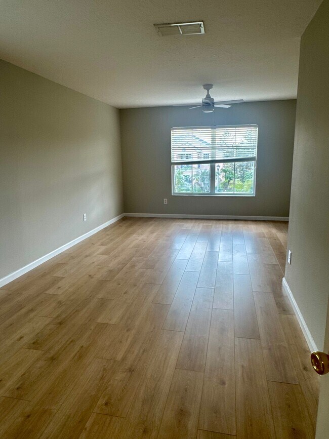 Foto del edificio - 16089 Old Ash Loop