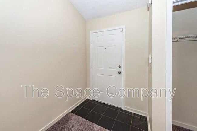 Building Photo - 2020 Coldspring Dr