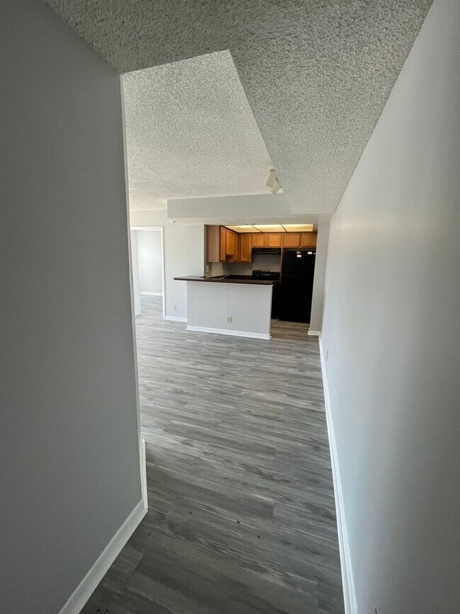 Foto del edificio - TWO BEDROOM TWO BATHROOM !! WATERFRONT COMMUNITY