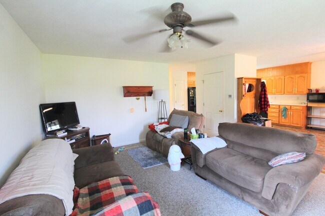 Building Photo - Charming Split-Level Home in Peaceful Coun...