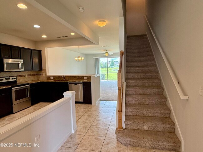 Foto del edificio - 6812 Roundleaf Dr
