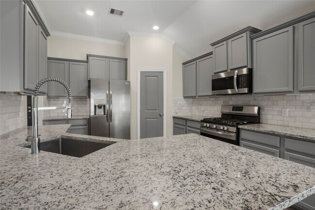 Building Photo - 15218 Kickapoo Cavern Dr