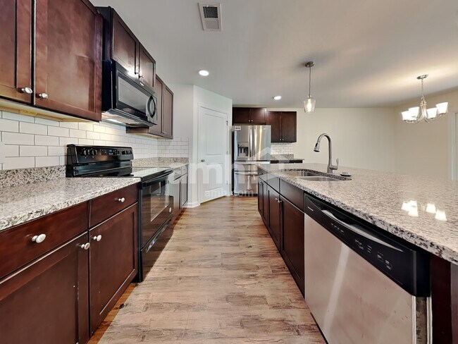 Building Photo - 215 Bellflower Cir