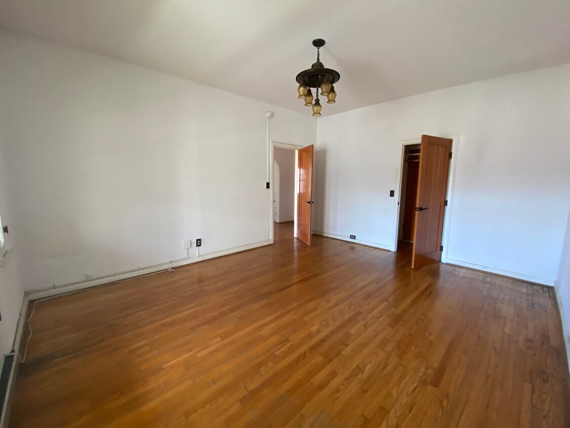 Primary Photo - 465 N Spaulding Ave