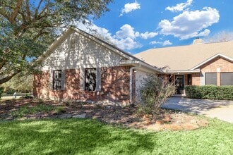 Building Photo - 7098 Shadow Lake Dr