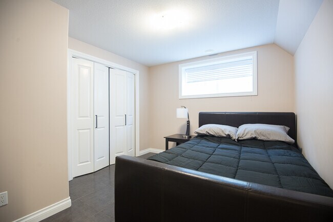 Photo du bâtiment - 820 Cumberland Ave S