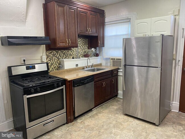 Foto del edificio - 3653 13th St NW