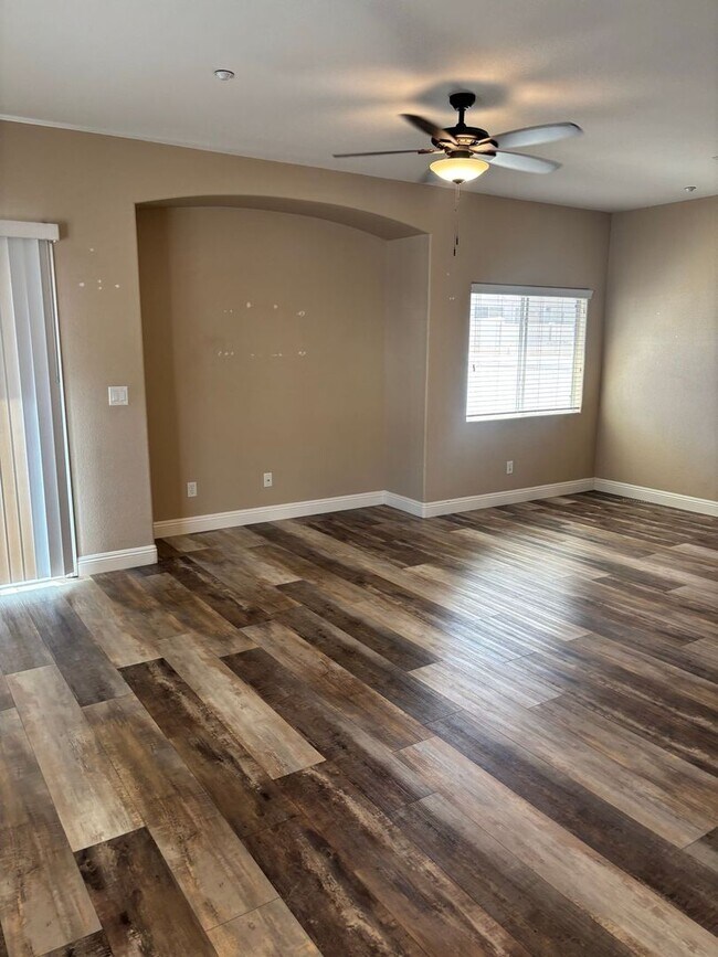 Foto del edificio - Beautiful 3BR/2.5BA Townhome with 2-Car Garage Near St. Rose