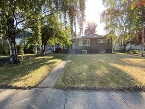 Building Photo - 11 Creston Crescent NW