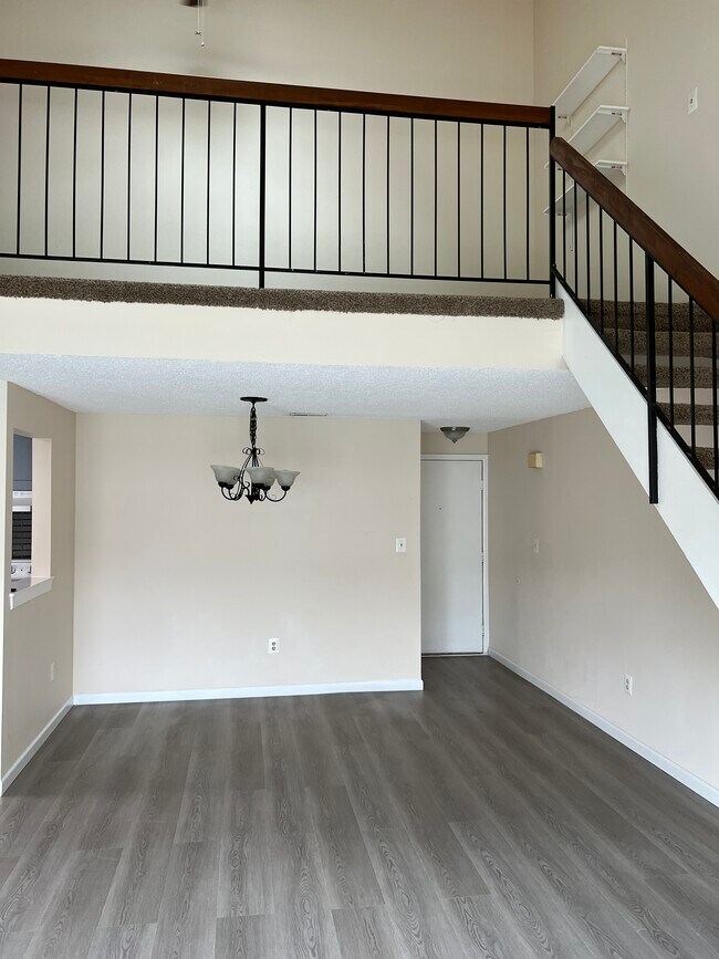 Comedor - 8308 Tamarron Dr