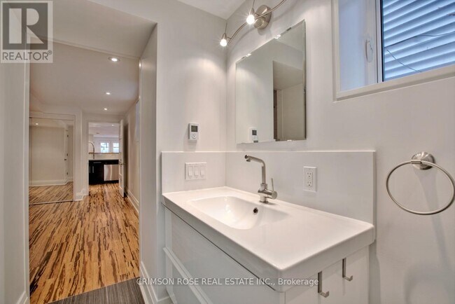 Photo du bâtiment - 62-62 Dovercourt Rd
