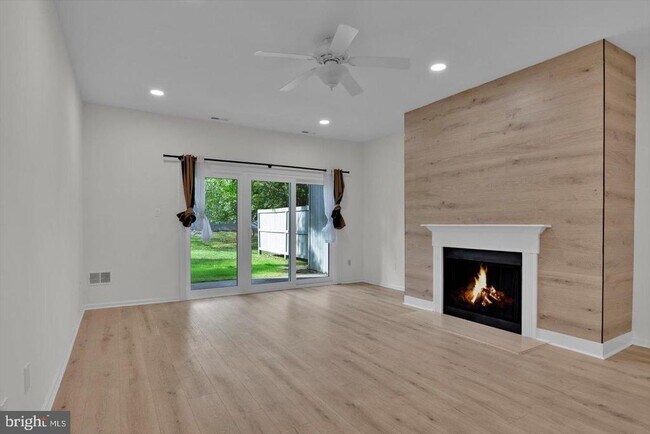 Building Photo - 915 Chanticleer