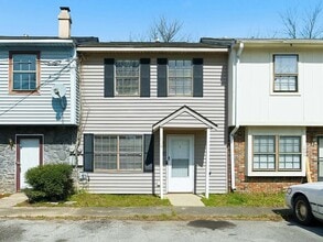 Building Photo - 1935 Springlake Ct