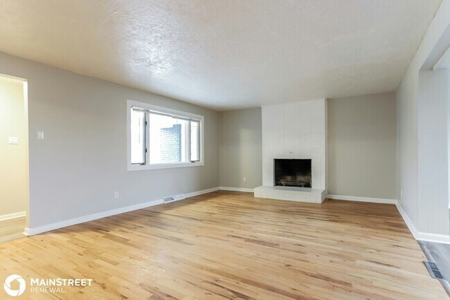 Building Photo - 561 Iola St