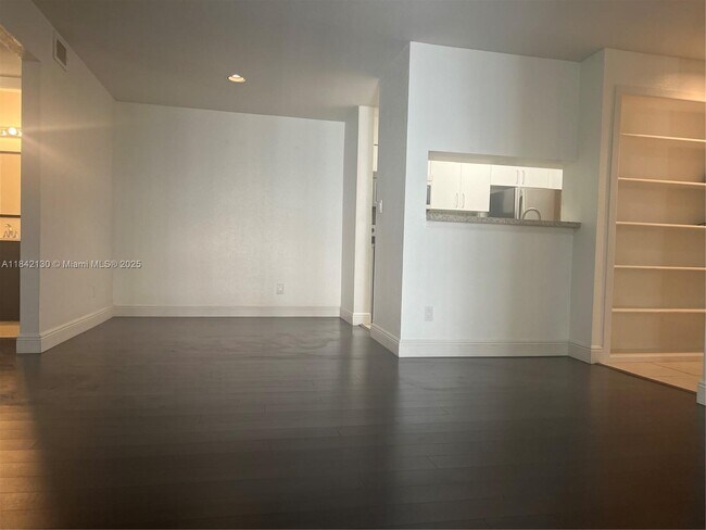 Building Photo - 949 Riverside Dr