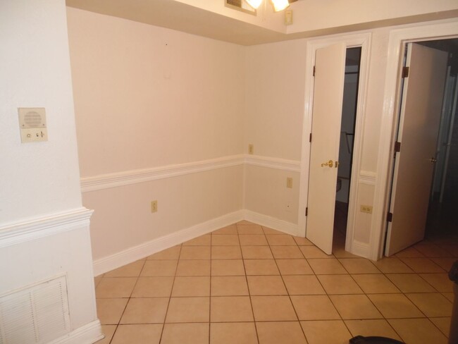 Building Photo - 1 BEDROOM CONDO IN METAIRIE.