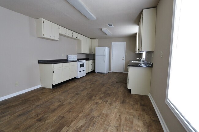 Building Photo - 7837 Broussard Rd, Beaumont TX 77713