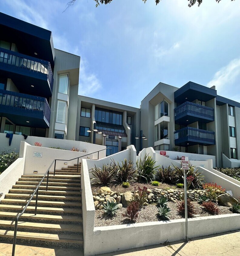Primary Photo - Ocean Front Living! 3 Bedroom Condo!!
