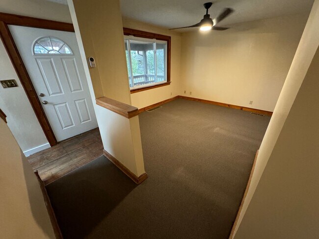 Building Photo - 5 Bedroom- Clintonville/North Campus