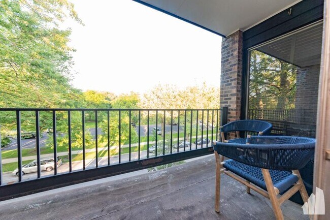 Building Photo - 2 bedroom in Chicago IL 60618