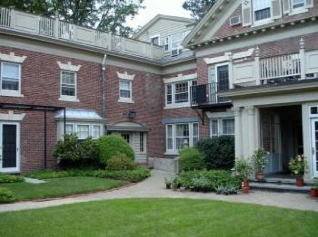 Building Photo - College Hill