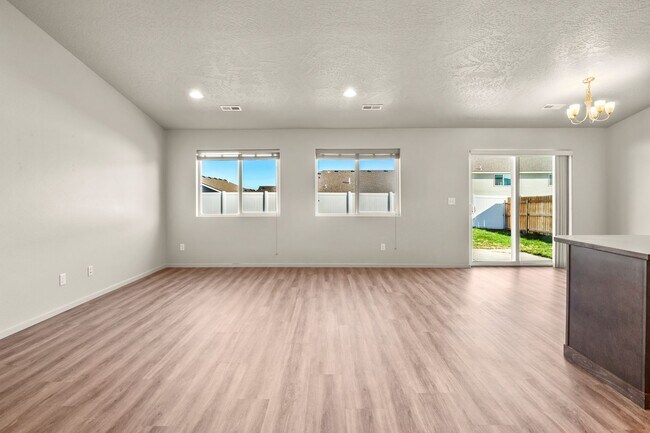 Foto del edificio - Newer 3 Bedroom, 2 Bath Airway Heights Ran...