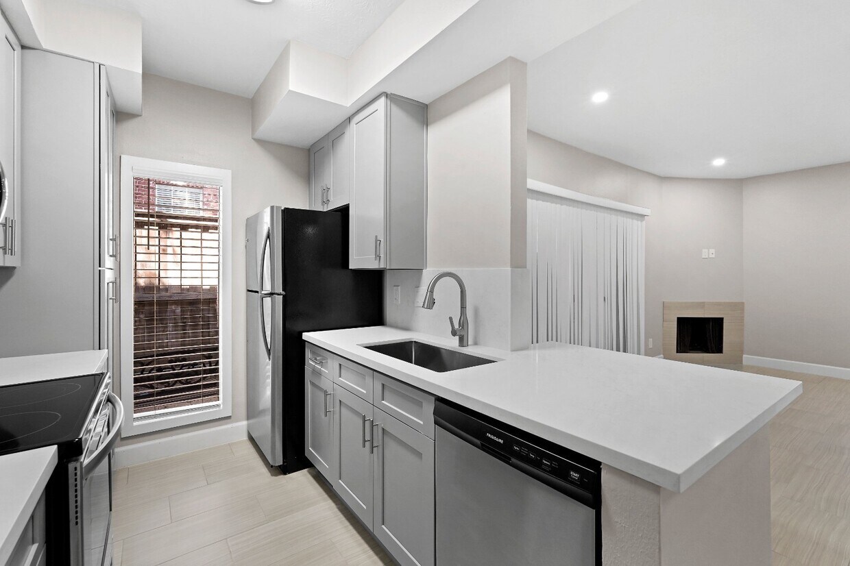 Foto principal - 2300 Augusta Dr