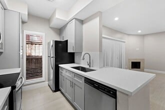 Building Photo - 2300 Augusta Dr