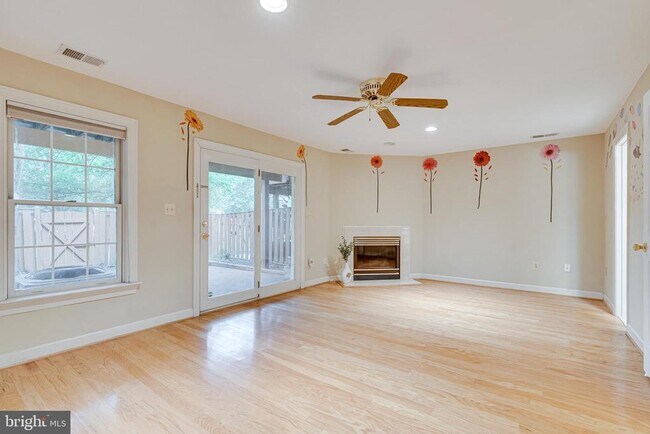 Foto del edificio - 6408 Gladys May Ln