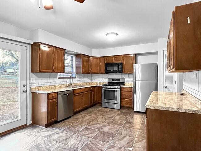 Building Photo - Coming Soon! 3 BR/2BA | Newly Renovated Single Family Home |2-Car Garage Parking | Large yard!