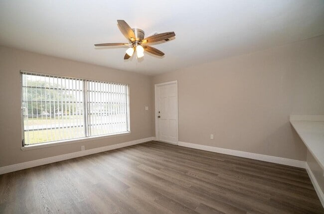 Building Photo - 1710 Augustine Dr