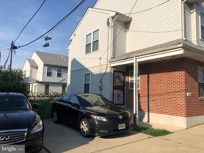 Building Photo - 1603 W Norris St