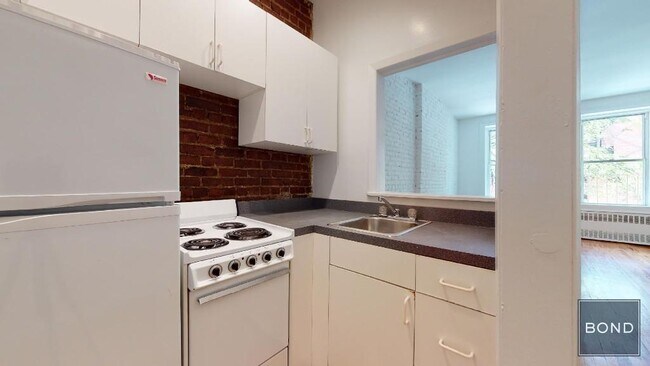 Foto del edificio - 348 E 87th St