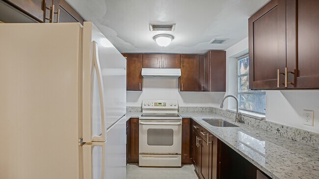 Foto del edificio - 5219 Bonnie Brae Cir