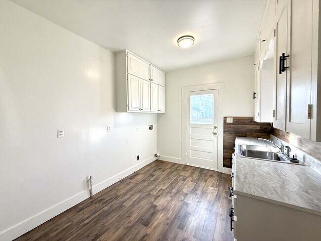 Foto del edificio - 518 3rd Ave NW