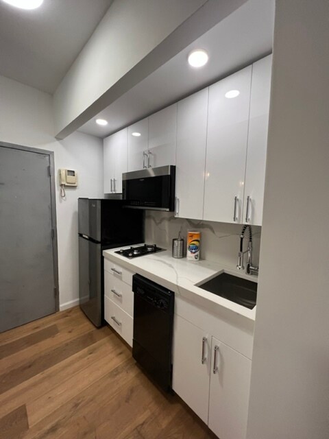 Foto del edificio - 239 W 12th St