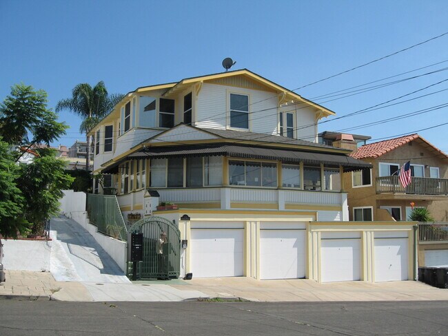 Building Photo - 2329 Curlew St