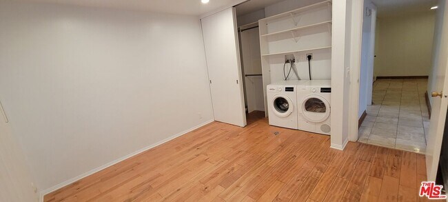 Foto del edificio - 6740 Hillpark Dr