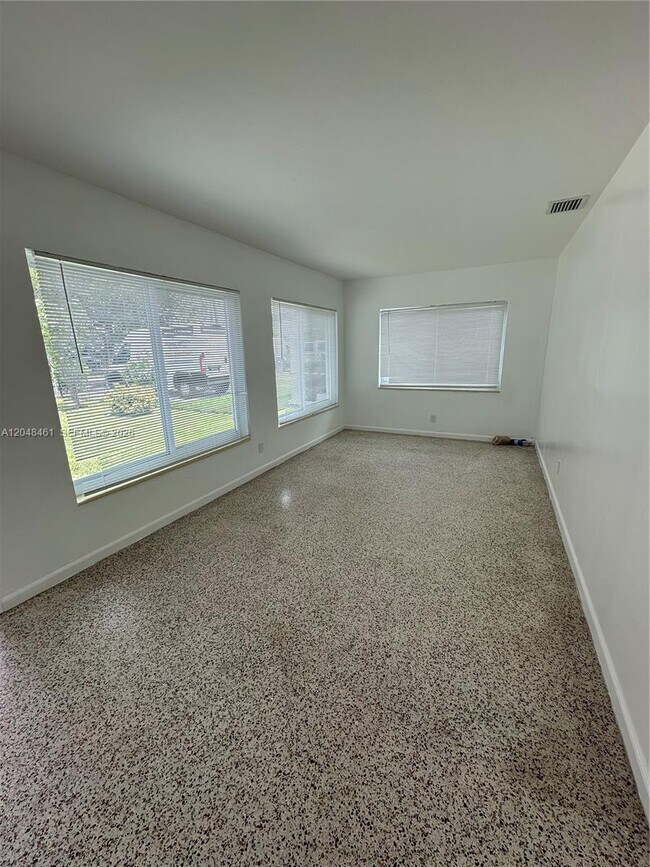 Building Photo - 400 NW 61st Ave