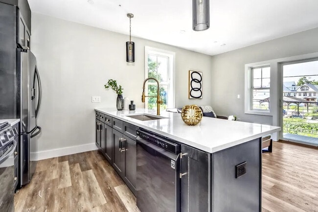 Photo - 19 W Tremlett St Apartment