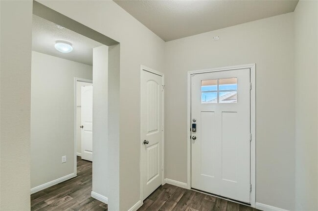 Building Photo - 600 Marimoor Dr