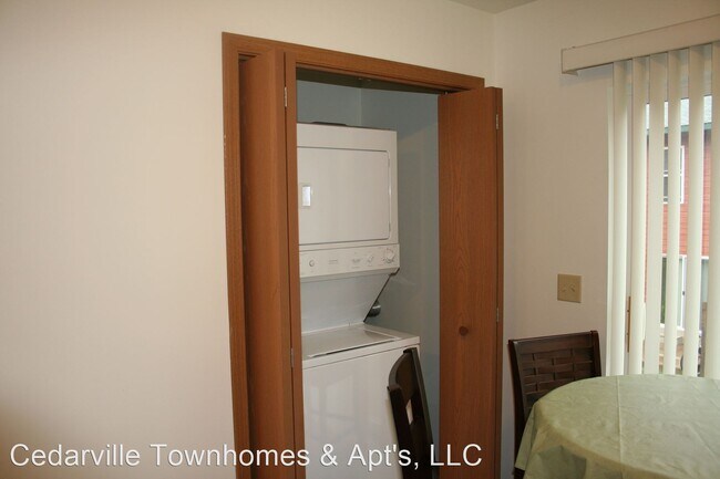 Building Photo - 2802-2888 Cedarville Dr
